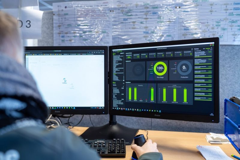 Travail via PC sur la cybersécurité d'une entreprise