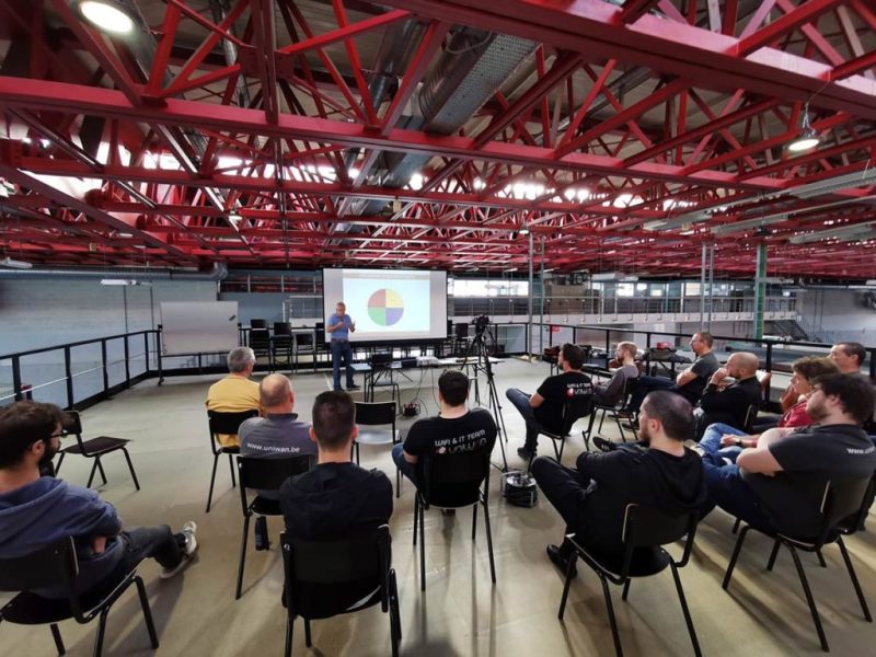 Equipe d'Uniwan assistant à une conférence