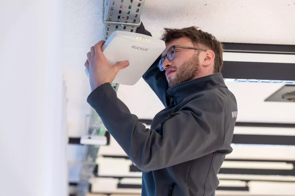 Mise en place d'un réseau WIFI sans fil par Uniwan